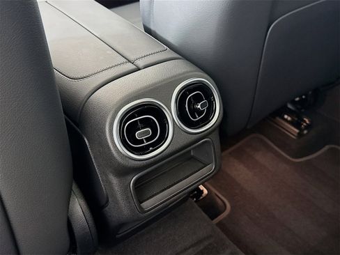 Used 2026 Mercedes-Benz GLC 300 image 28