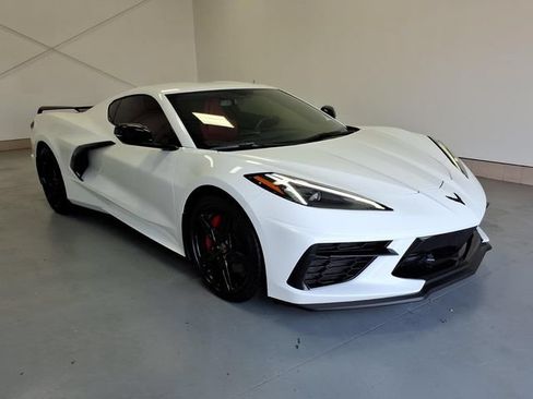 Used 2021 Chevrolet Corvette Stingray Coupe w/ Z51 Performance Package RWD image 1