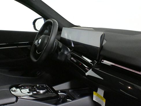 Used 2026 BMW 530i xDrive w/ Premium Package image 34