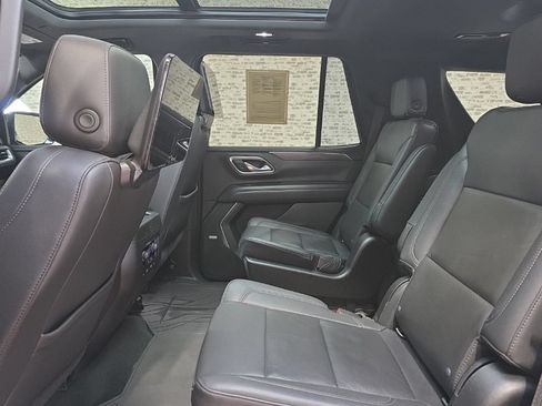 Used 2021 Chevrolet Tahoe Z71 w/ Luxury Package AWD/4WD image 17