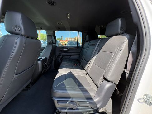Used 2025 Chevrolet Suburban Z71 AWD/4WD image 14