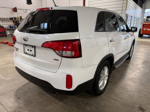 Used 2014 Kia Sorento LX image 17