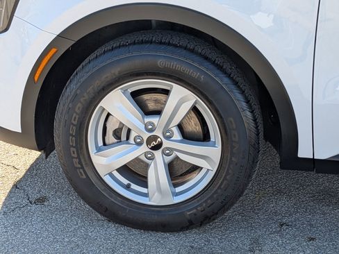 Certified 2025 Kia Sorento LX image 6