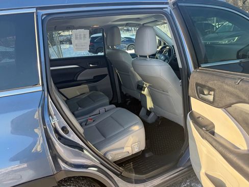 Used 2016 Toyota Highlander XLE image 14