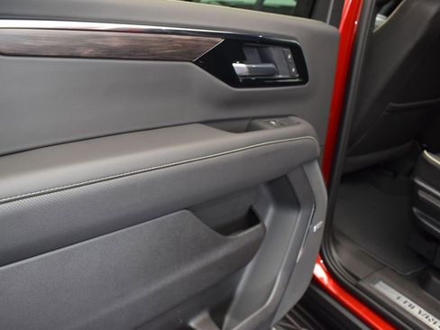 New 2025 Chevrolet Suburban Premier image 15