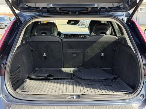Used 2022 Volvo V60 T5 Cross Country image 14