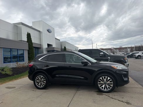 Used 2022 Ford Escape Titanium image 17