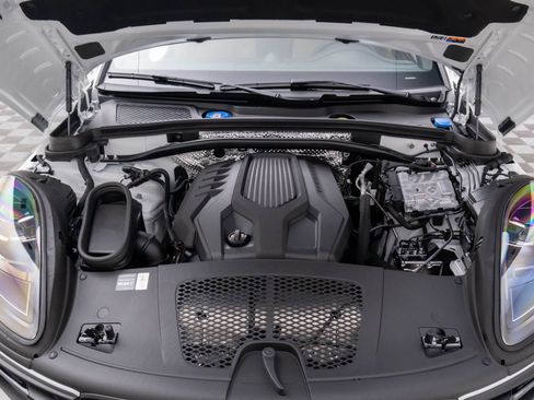 New 2026 Porsche Macan image 30