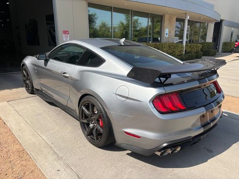 Used 2022 Ford Mustang Shelby GT500 w/ Carbon Fiber Track Pack RWD image 4