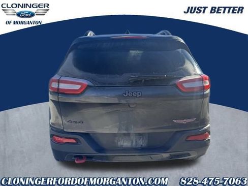 Used 2017 Jeep Cherokee Trailhawk image 10