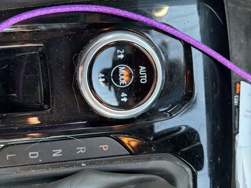 Used 2024 Chevrolet Colorado Z71 w/ Z71 Convenience Package 2 image 13