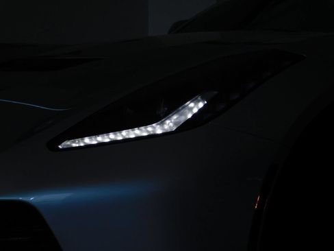 Used 2019 Chevrolet Corvette Stingray Coupe w/ Carbon Flash Badge Package RWD image 17