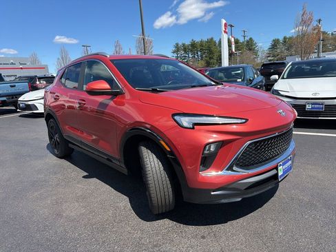 Used 2024 Buick Encore GX Sport Touring AWD/4WD image 3