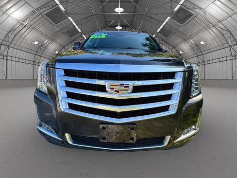 Used 2016 Cadillac Escalade Luxury AWD/4WD image 3