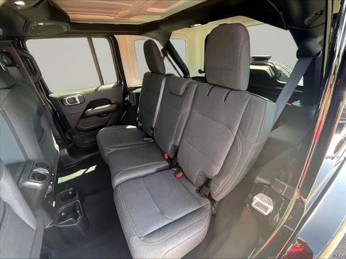 Used 2025 Jeep Wrangler Unlimited Sahara AWD/4WD image 22