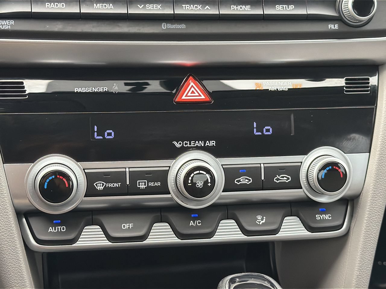 Used 2020 Hyundai Elantra SE FWD image 21