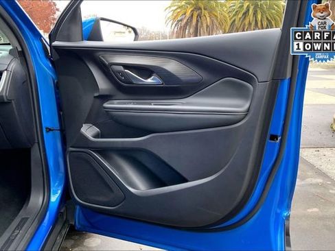 Used 2024 GMC Terrain SLT image 23