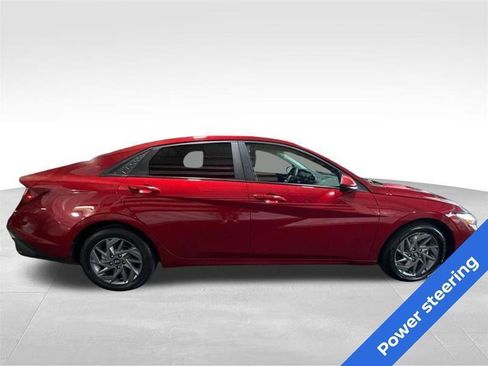 Used 2024 Hyundai Elantra SEL FWD image 4