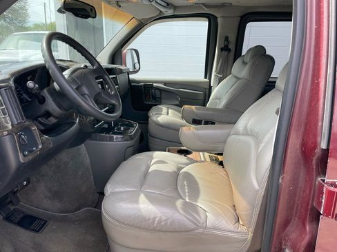 Used 2003 Chevrolet Express 1500 w/ Preferred Equipment Group 4 image 4