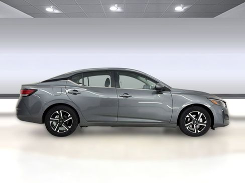Used 2025 Nissan Sentra SV FWD image 8