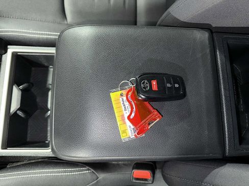 Used 2024 Toyota Tacoma TRD Off-Road image 32