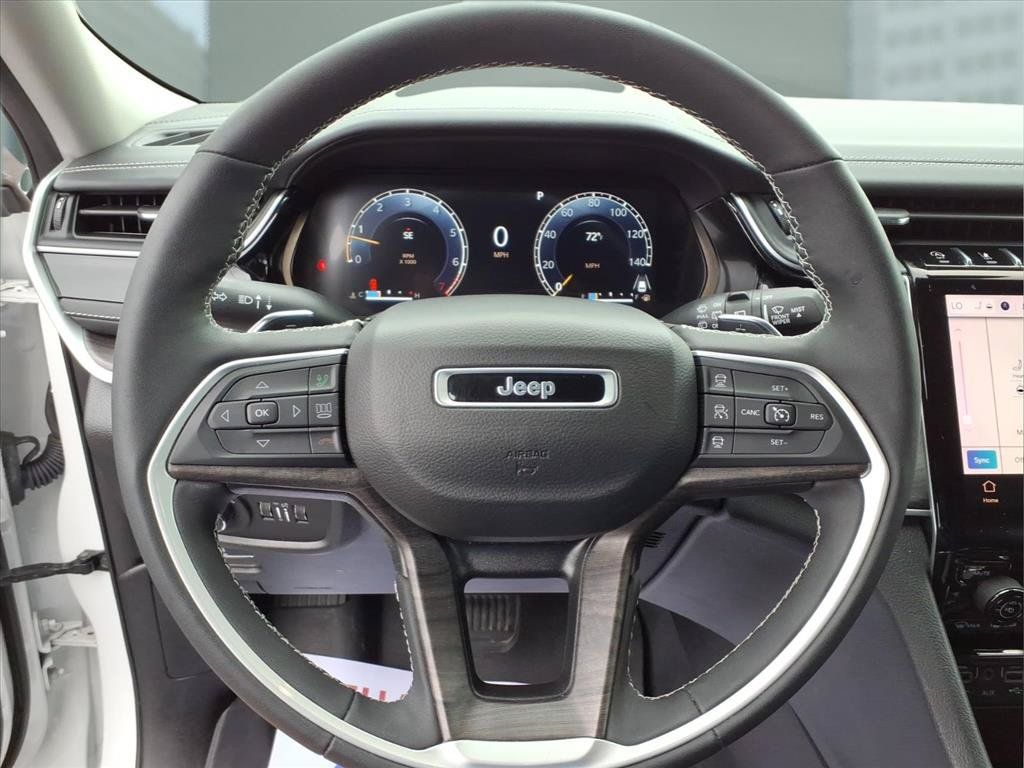 Used 2023 Jeep Grand Cherokee Limited w/ Luxury Tech Group II AWD/4WD image 11