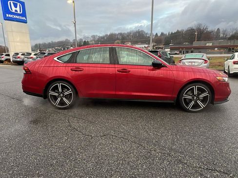 Used 2023 Honda Accord Sport image 4