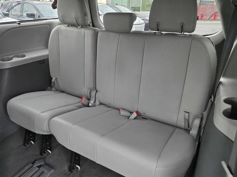 Certified 2020 Toyota Sienna XLE FWD image 10