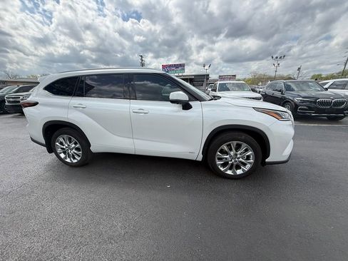 Used 2025 Toyota Highlander Limited image 2