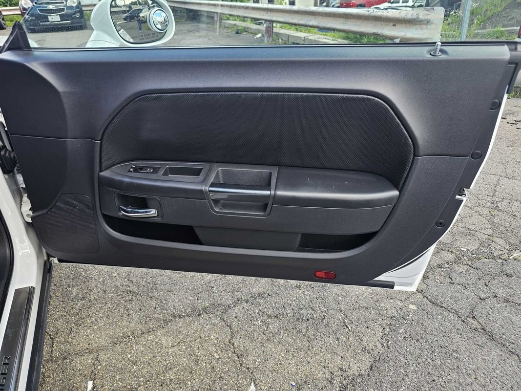Used 2014 Dodge Challenger SXT Plus RWD image 19