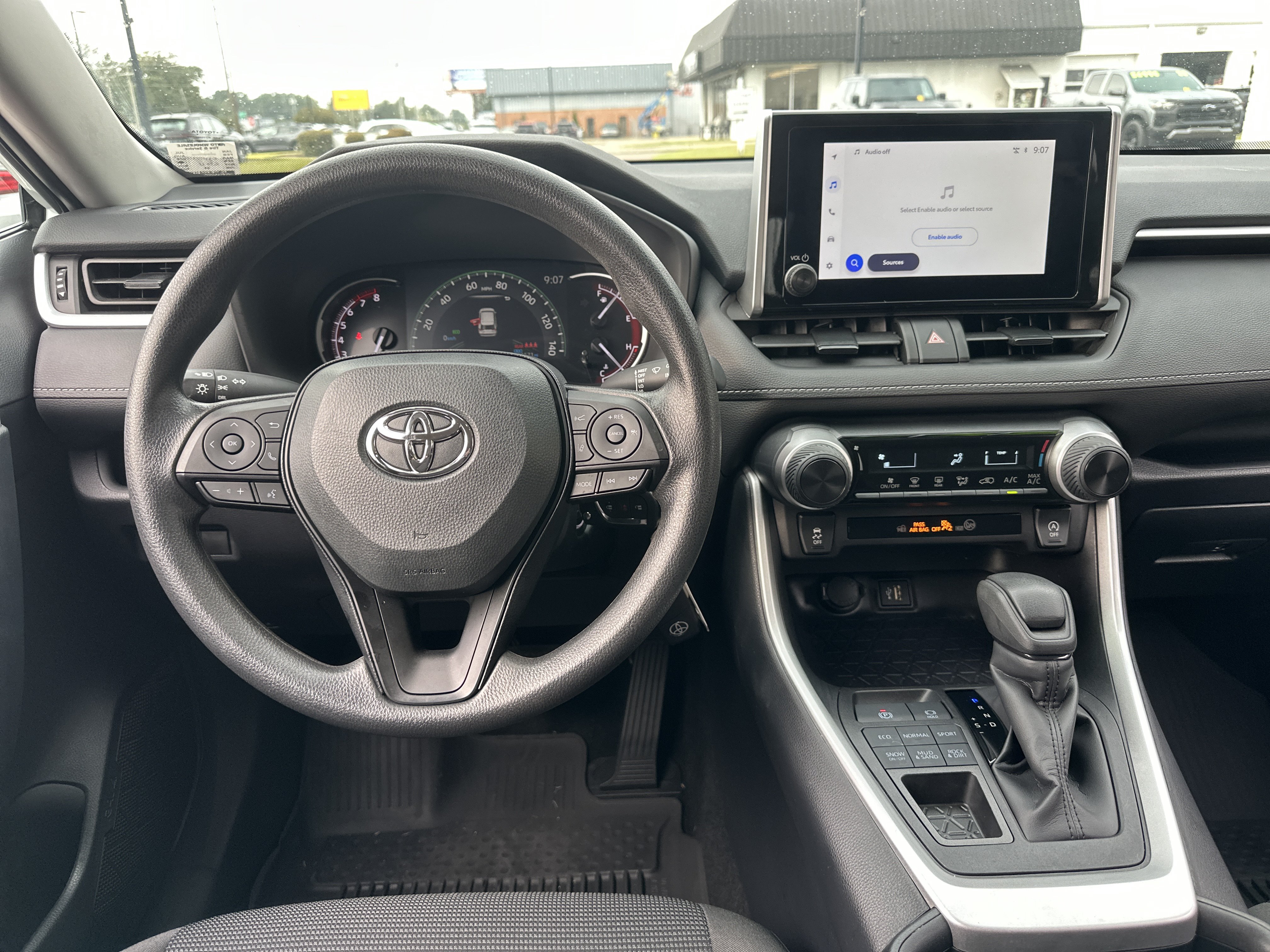 Used 2025 Toyota RAV4 LE AWD/4WD image 15