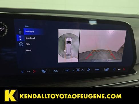 Used 2025 Chevrolet Suburban Z71 AWD/4WD image 15