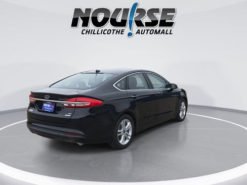 Used 2018 Ford Fusion SE w/ Fusion SE Technology Package FWD image 8