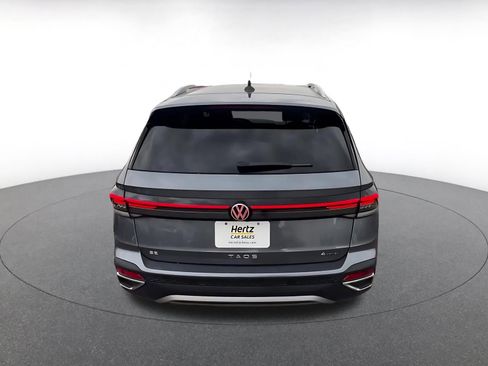 Used 2025 Volkswagen Taos SE image 12