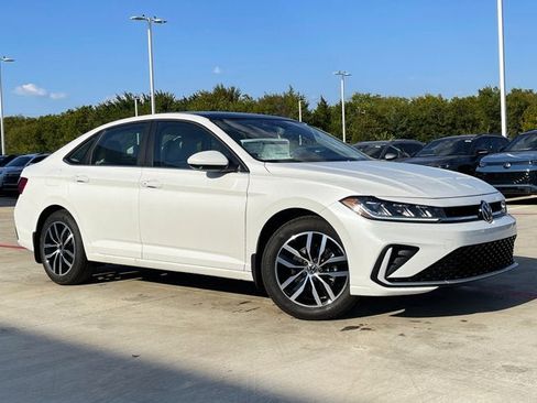 New 2025 Volkswagen Jetta SE image 5