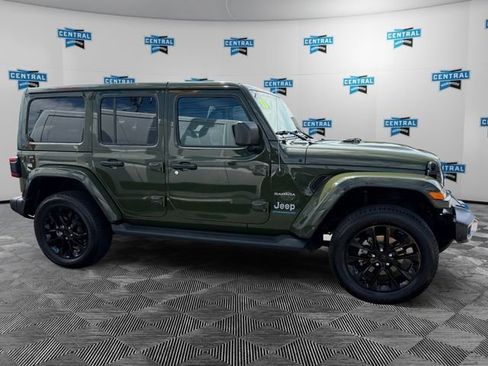 Used 2023 Jeep Wrangler Unlimited Sahara w/ Cold Weather Group AWD/4WD image 7
