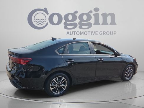 Used 2024 Kia Forte LXS w/ LXS Technology Package FWD image 5