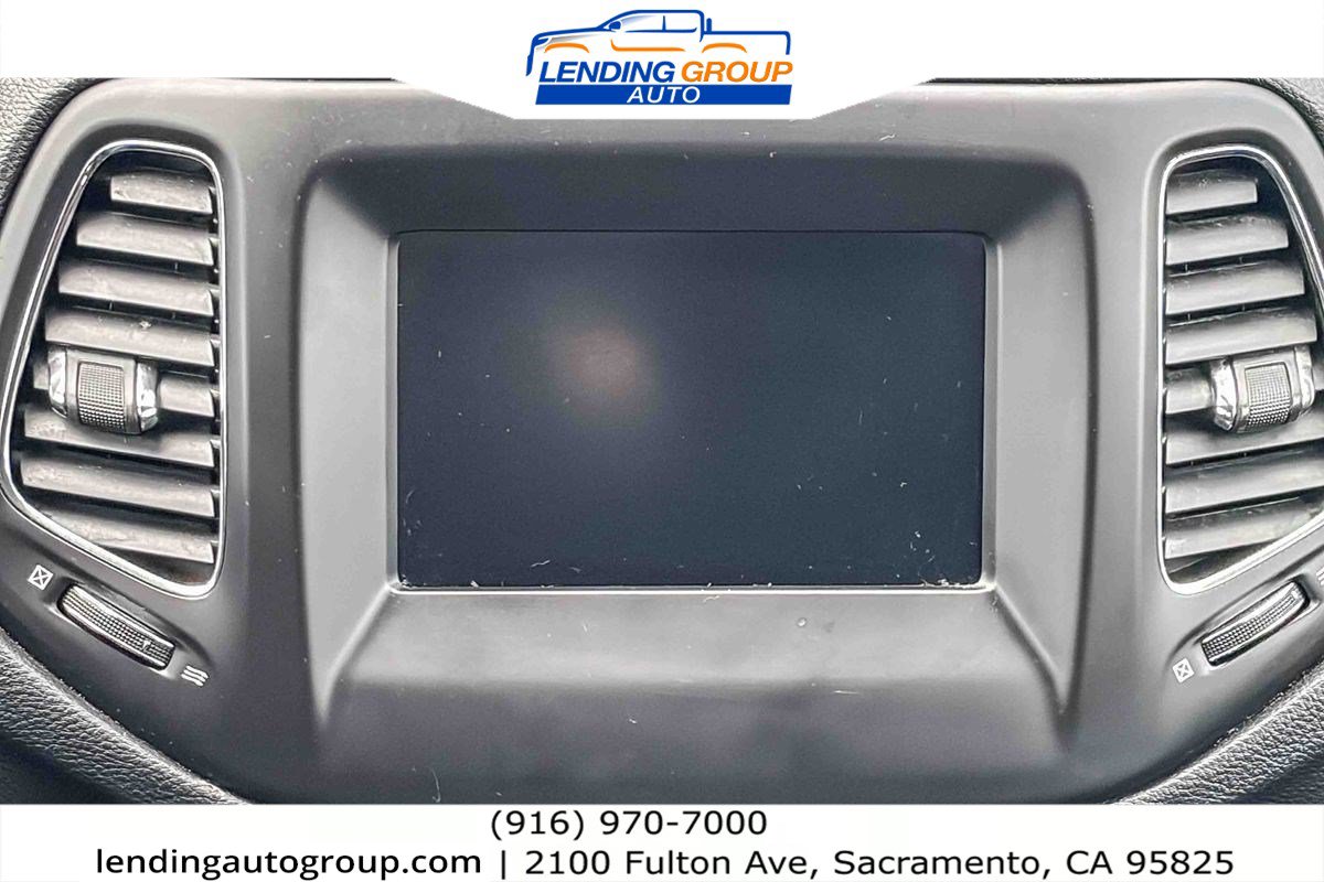 Used 2018 Jeep Compass Latitude w/ Popular Equipment Group FWD image 13