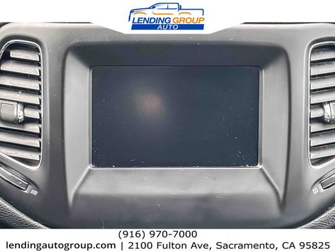 Used 2018 Jeep Compass Latitude w/ Popular Equipment Group FWD image 13
