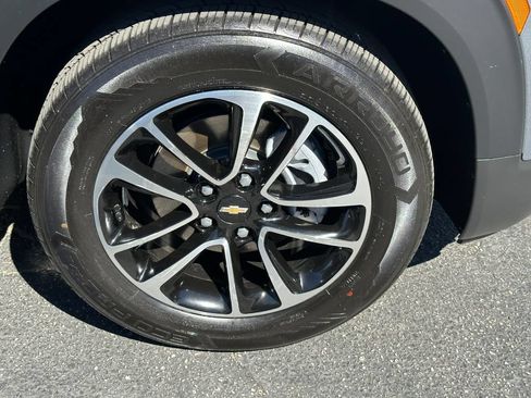 Used 2025 Chevrolet TrailBlazer LT FWD image 13
