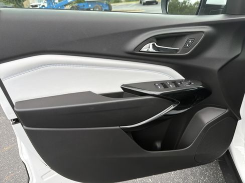 New 2026 Chevrolet Trax LT w/ LT Convenience Package FWD image 10