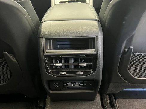 Used 2023 Jeep Grand Cherokee Limited image 9