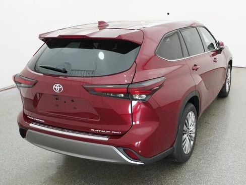 New 2026 Toyota Highlander Platinum image 8
