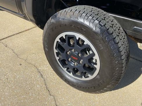 Used 2025 Toyota Tacoma TRD Off-Road AWD/4WD image 7