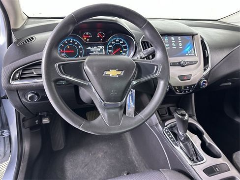 Used 2018 Chevrolet Cruze LS image 21