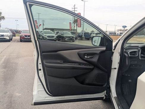 Used 2023 Nissan Murano SV w/ SV Midnight Edition Package image 11