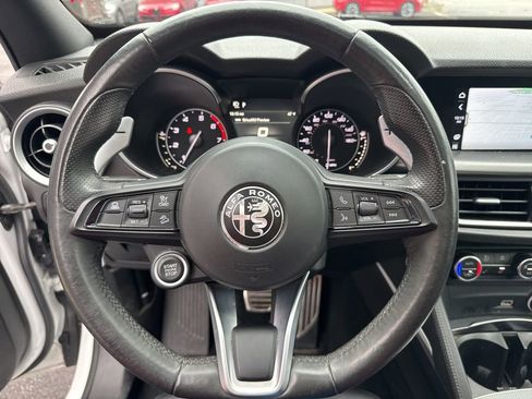 Used 2022 Alfa Romeo Stelvio Veloce AWD/4WD image 32