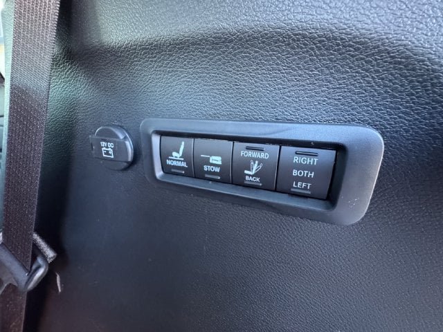 Used 2020 Chrysler Pacifica Limited FWD image 55