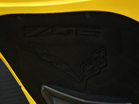 Used 2015 Chevrolet Corvette Z06 w/ 3LZ Preferred Equipment Group RWD image 19