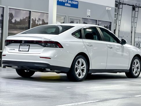 Used 2023 Honda Accord LX image 8